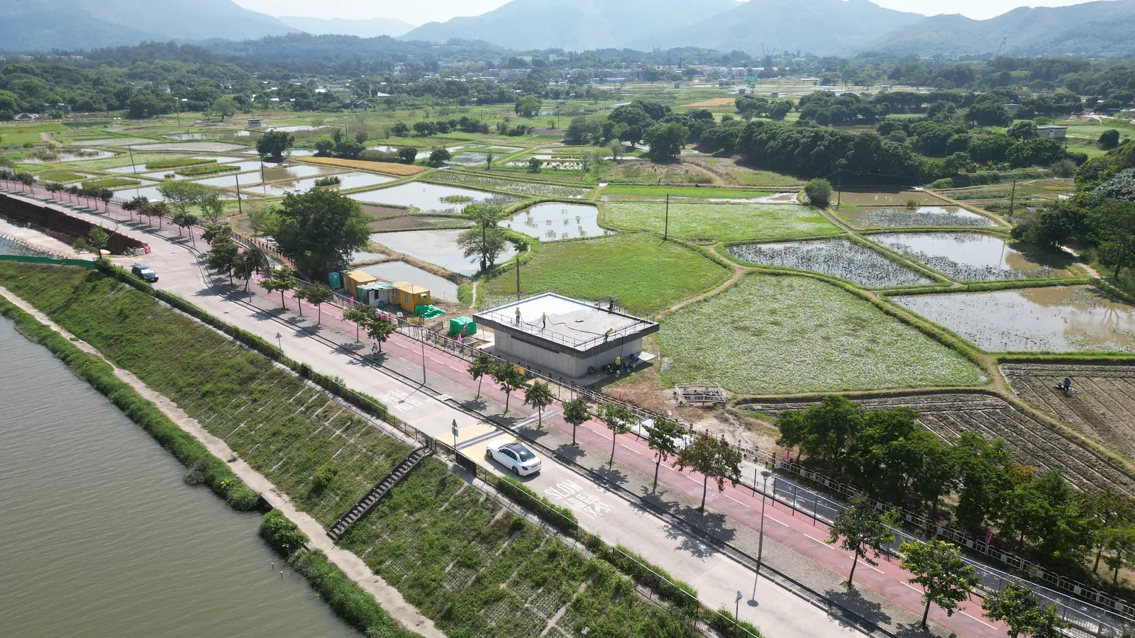 古洞機房及周邊道路與田野的高空遠景